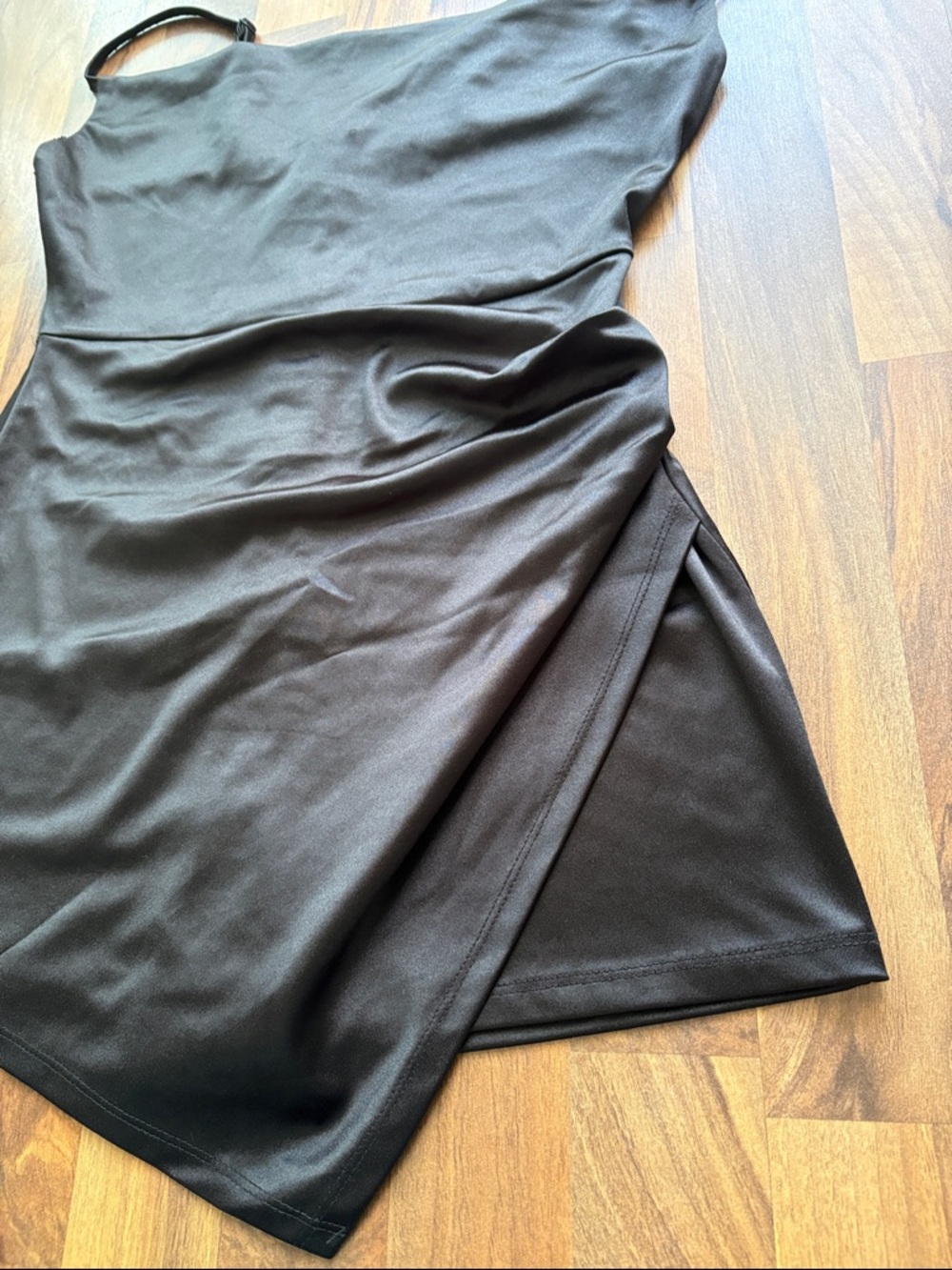 Almost Famous Woman’s Black Satin mini romper Size L - Picture 3 of 11